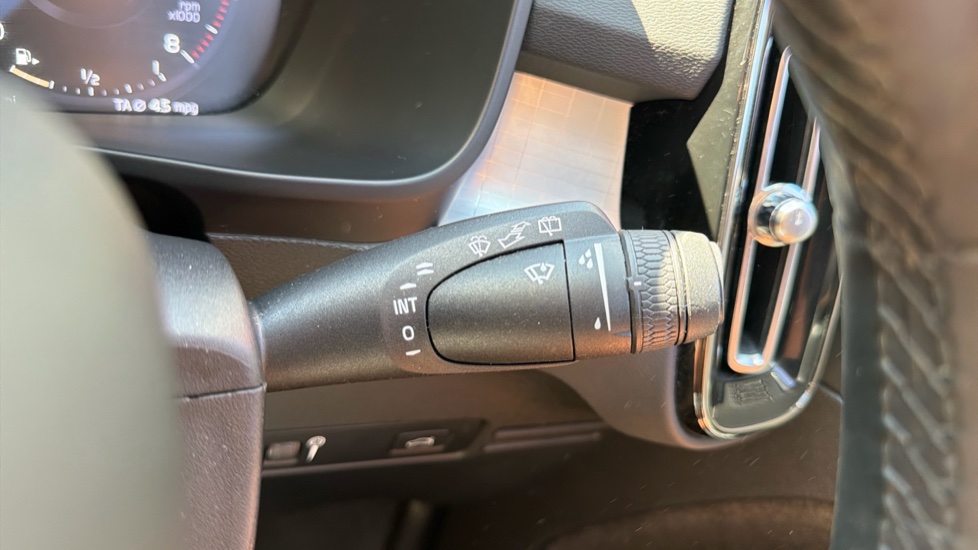 Volvo XC40 1.5 T3 [163] Momentum 5dr Geartronic Petrol Estate - Image 19