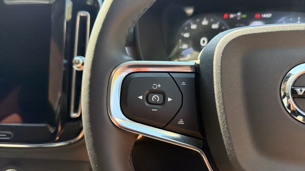 Volvo XC40 1.5 T3 [163] Momentum 5dr Geartronic Petrol Estate - Image 20