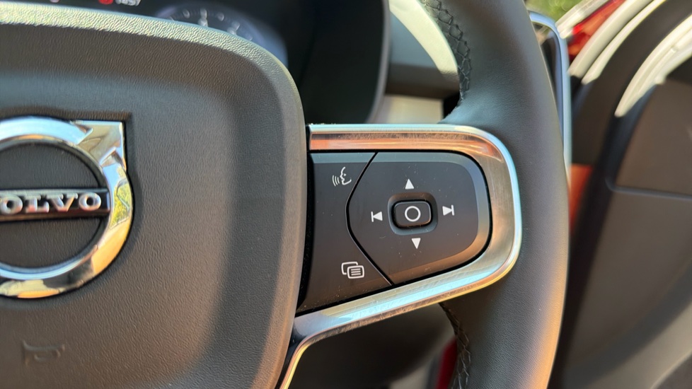 Volvo XC40 1.5 T3 [163] Momentum 5dr Geartronic Petrol Estate - Image 21