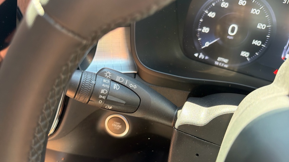 Volvo XC40 1.5 T3 [163] Momentum 5dr Geartronic Petrol Estate - Image 22