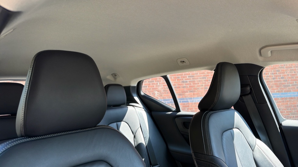 Volvo XC40 1.5 T3 [163] Momentum 5dr Geartronic Petrol Estate - Image 30