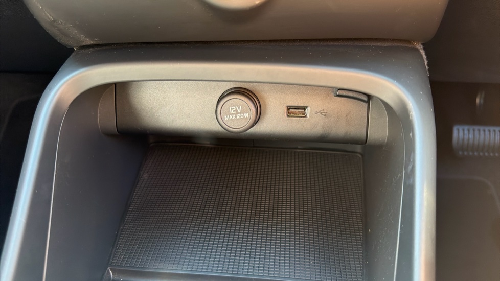 Volvo XC40 1.5 T3 [163] Momentum 5dr Geartronic Petrol Estate - Image 38