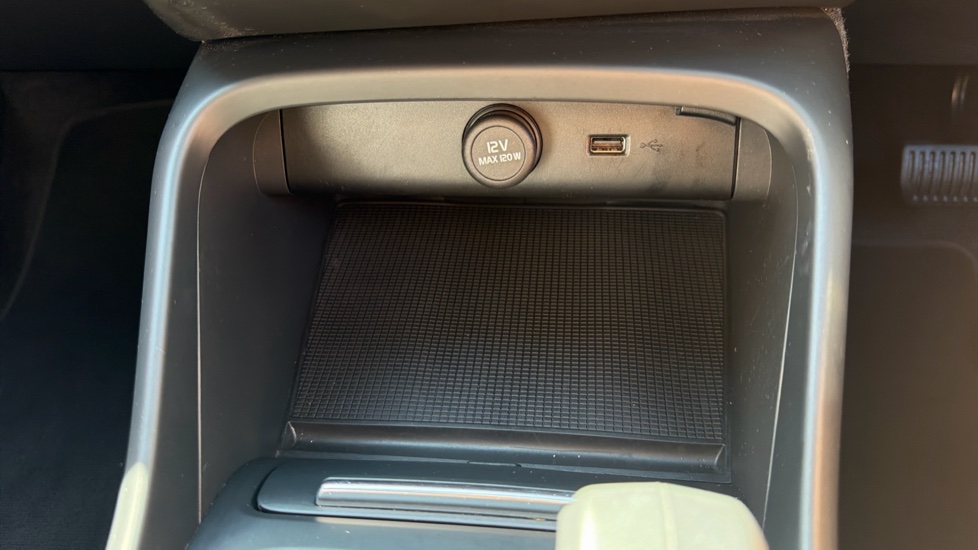 Volvo XC40 1.5 T3 [163] Momentum 5dr Geartronic Petrol Estate - Image 39