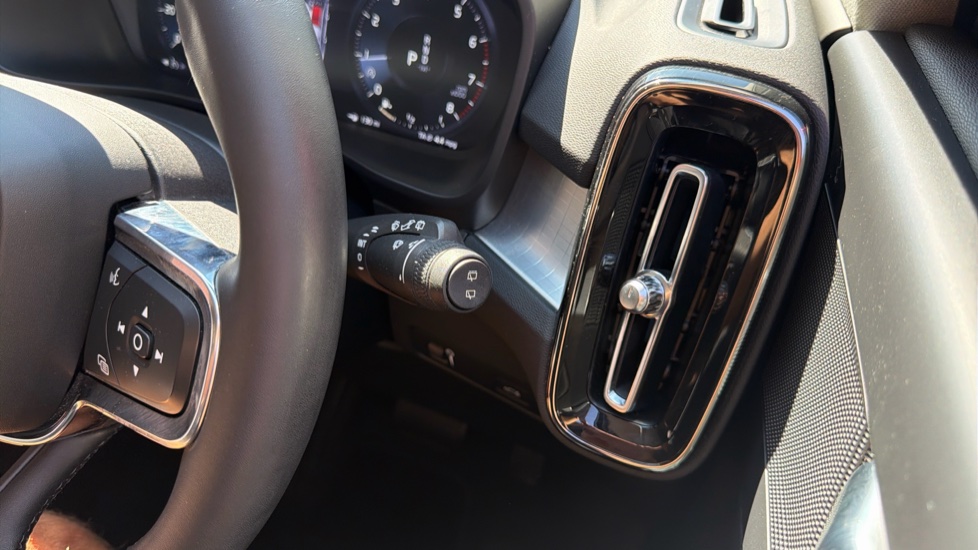 Volvo XC40 1.5 T3 [163] Momentum 5dr Geartronic Petrol Estate - Image 42