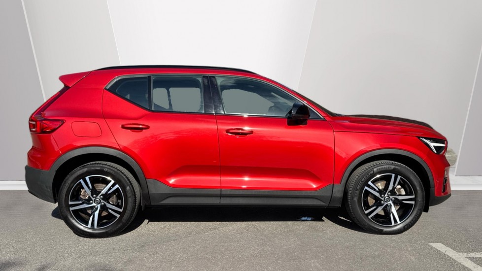 Volvo XC40 2.0 B4P Plus Dark 5dr Auto Petrol Estate - Image 3