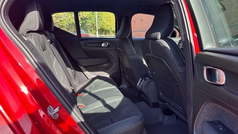 Volvo XC40 2.0 B4P Plus Dark 5dr Auto Petrol Estate - Image 6