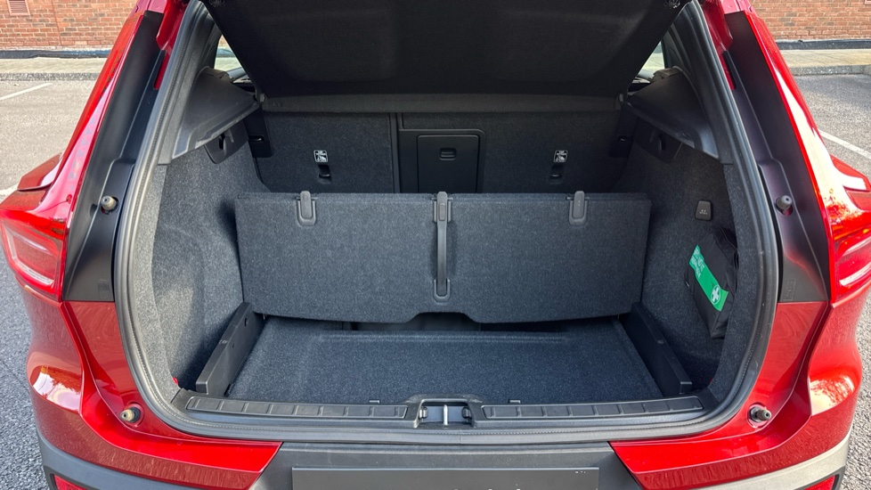 Volvo XC40 2.0 B4P Plus Dark 5dr Auto Petrol Estate - Image 15