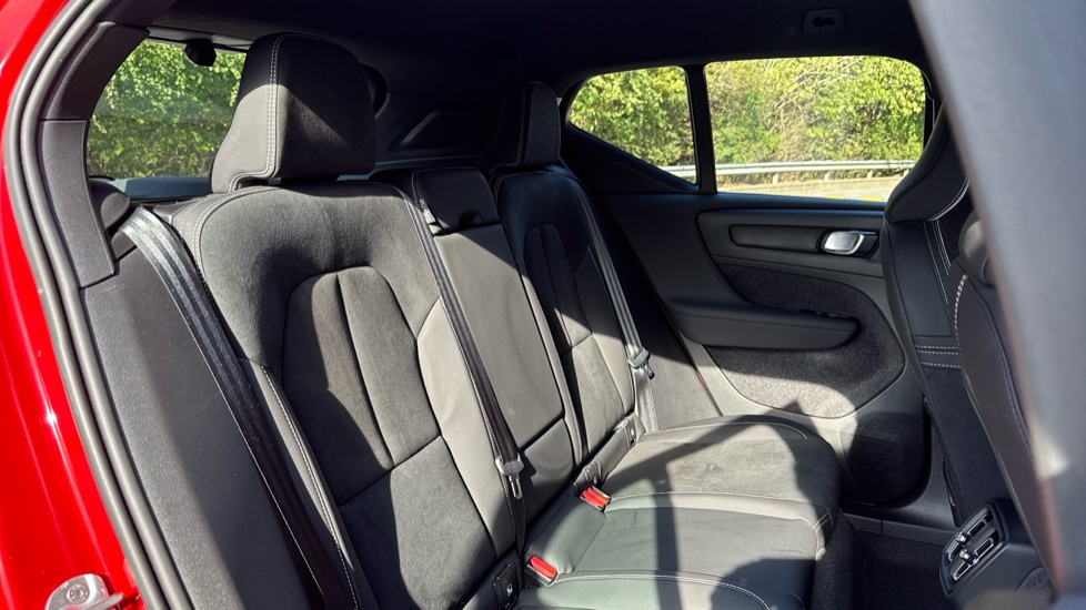 Volvo XC40 2.0 B4P Plus Dark 5dr Auto Petrol Estate - Image 21