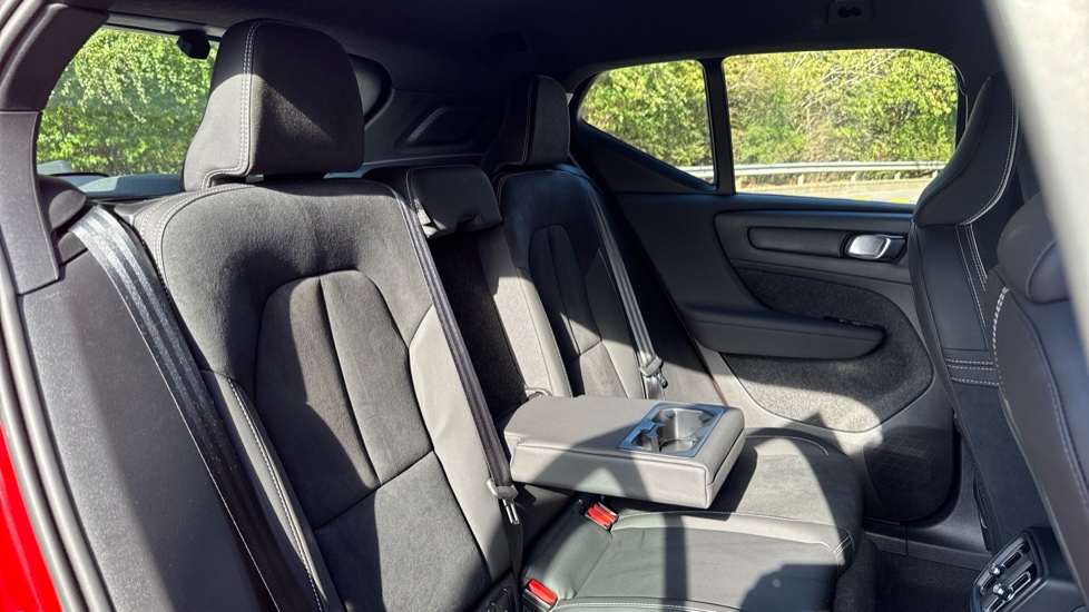 Volvo XC40 2.0 B4P Plus Dark 5dr Auto Petrol Estate - Image 22