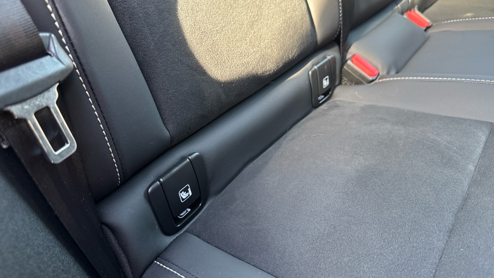 Volvo XC40 2.0 B4P Plus Dark 5dr Auto Petrol Estate - Image 23