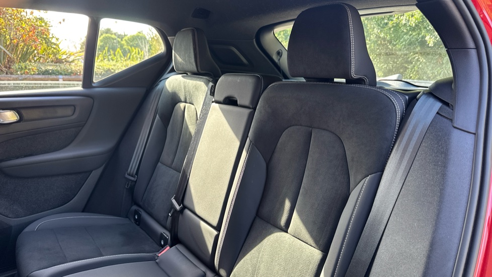 Volvo XC40 2.0 B4P Plus Dark 5dr Auto Petrol Estate - Image 24