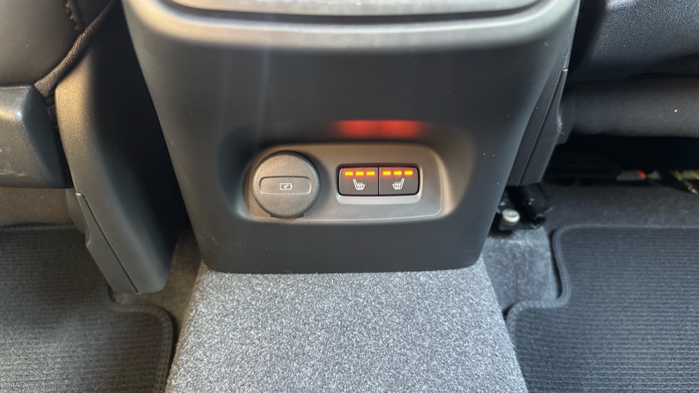 Volvo XC40 2.0 B4P Plus Dark 5dr Auto Petrol Estate - Image 25