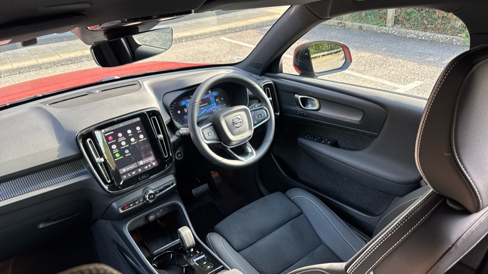 Volvo XC40 2.0 B4P Plus Dark 5dr Auto Petrol Estate - Image 26