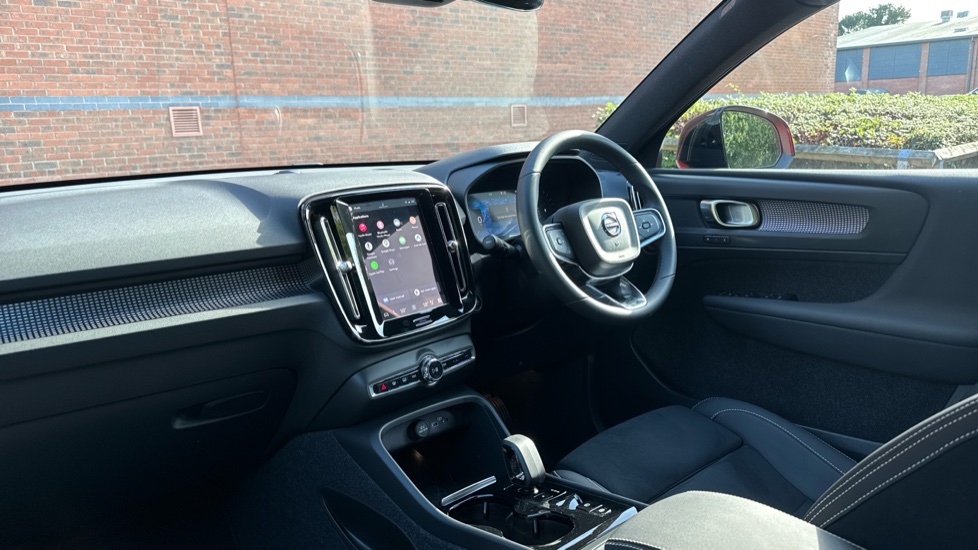 Volvo XC40 2.0 B4P Plus Dark 5dr Auto Petrol Estate - Image 28