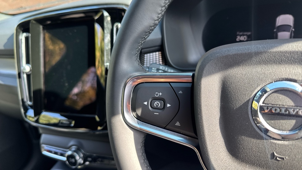 Volvo XC40 2.0 B4P Plus Dark 5dr Auto Petrol Estate - Image 34