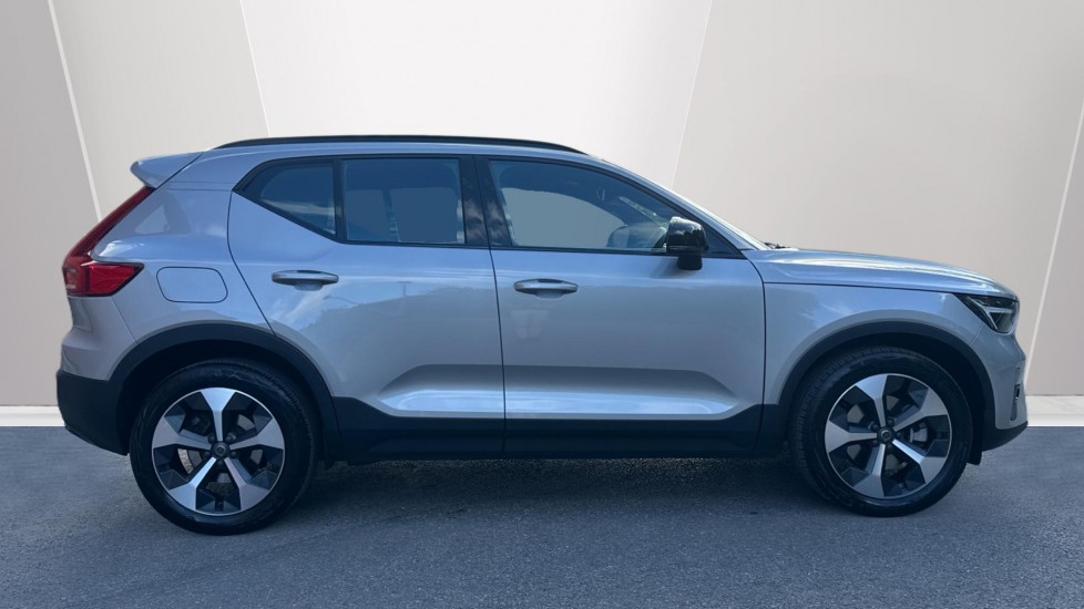 Volvo XC40 2.0 B4P Plus Dark 5dr Auto Petrol Estate - Image 3