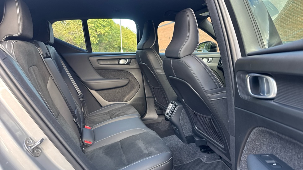 Volvo XC40 2.0 B4P Plus Dark 5dr Auto Petrol Estate - Image 6
