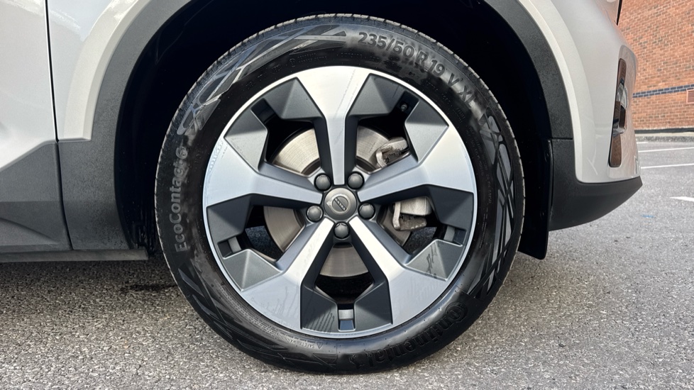 Volvo XC40 2.0 B4P Plus Dark 5dr Auto Petrol Estate - Image 9