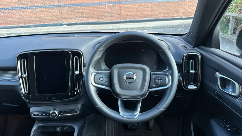 Volvo XC40 2.0 B4P Plus Dark 5dr Auto Petrol Estate - Image 10