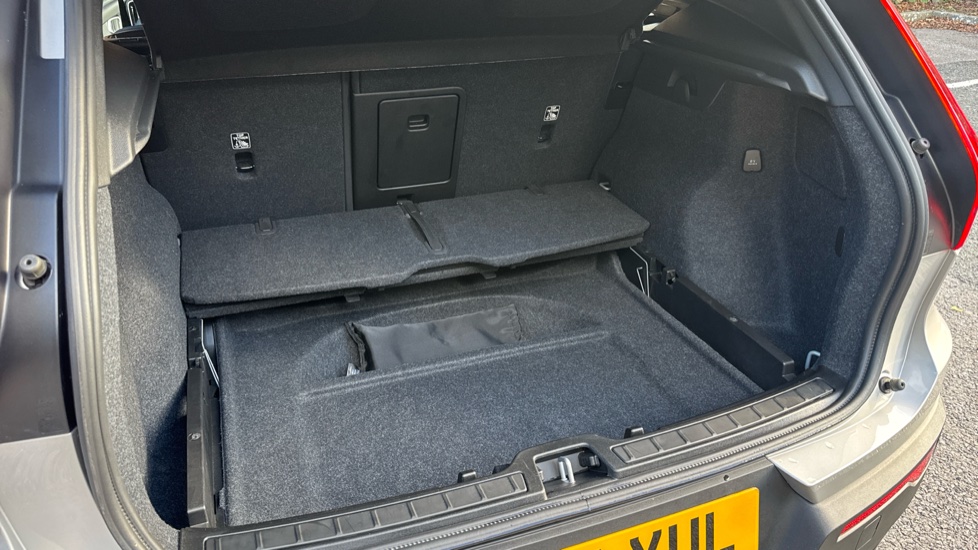 Volvo XC40 2.0 B4P Plus Dark 5dr Auto Petrol Estate - Image 15