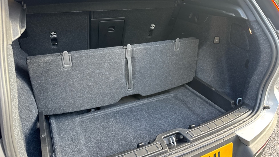 Volvo XC40 2.0 B4P Plus Dark 5dr Auto Petrol Estate - Image 16