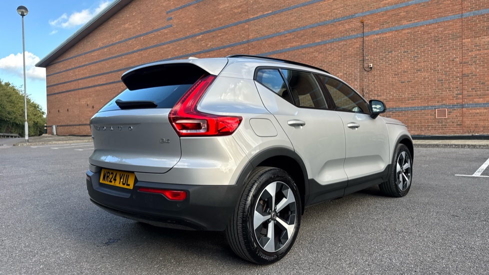 Volvo XC40 2.0 B4P Plus Dark 5dr Auto Petrol Estate - Image 18
