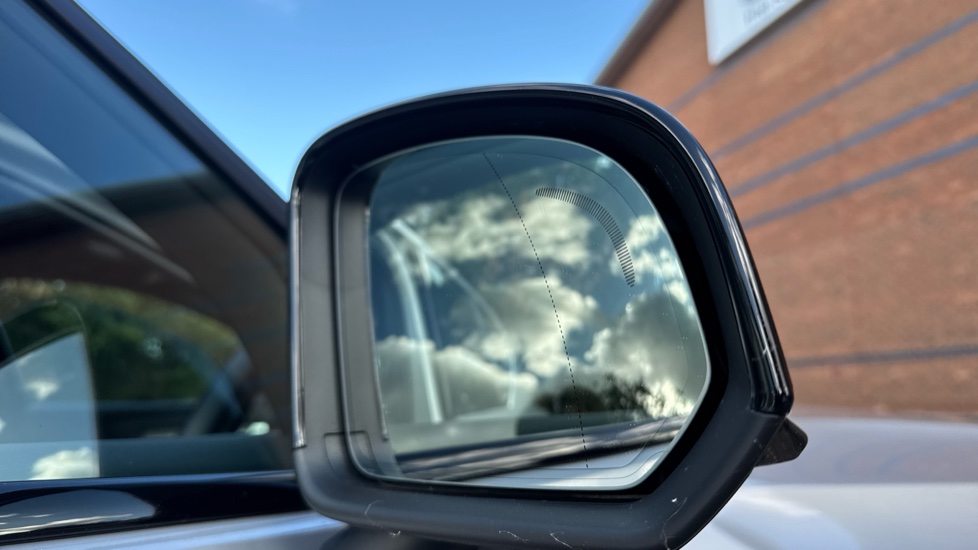 Volvo XC40 2.0 B4P Plus Dark 5dr Auto Petrol Estate - Image 21