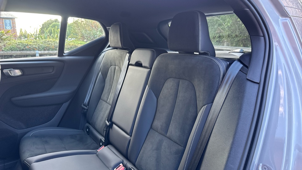Volvo XC40 2.0 B4P Plus Dark 5dr Auto Petrol Estate - Image 26