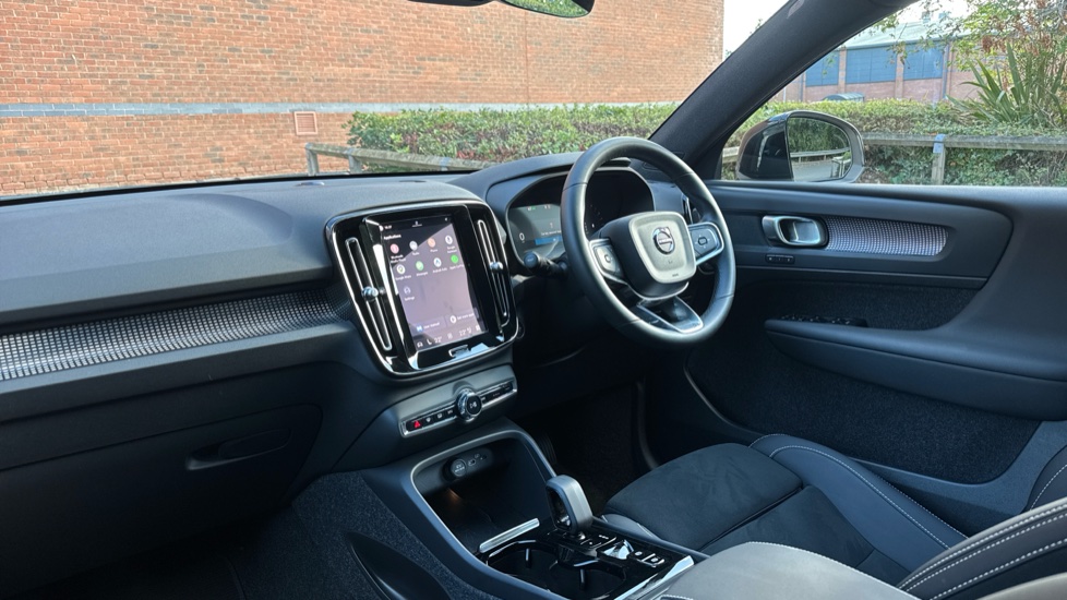 Volvo XC40 2.0 B4P Plus Dark 5dr Auto Petrol Estate - Image 29