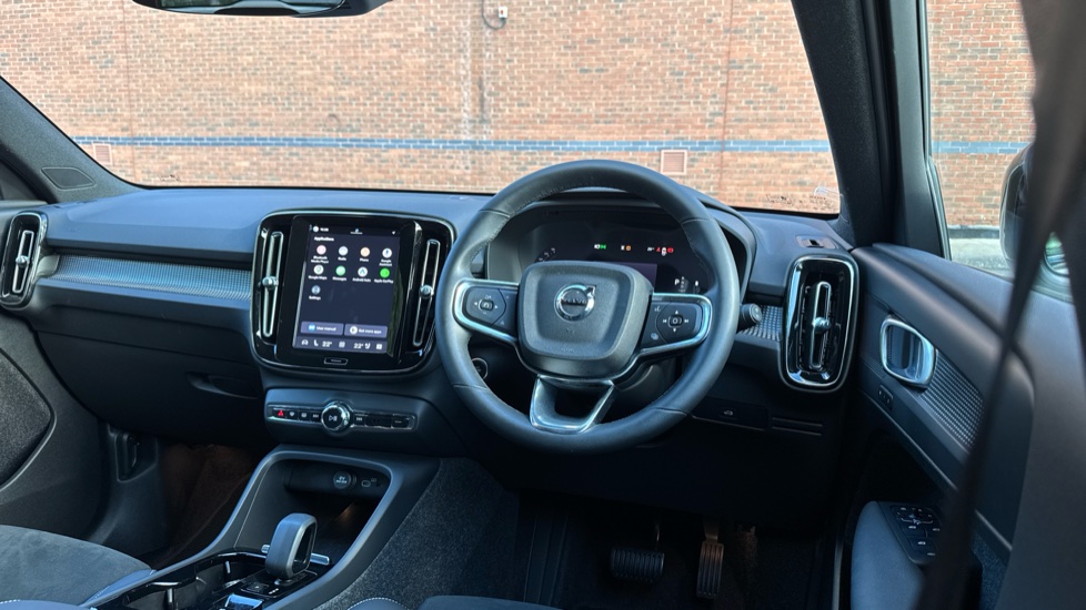 Volvo XC40 2.0 B4P Plus Dark 5dr Auto Petrol Estate - Image 31