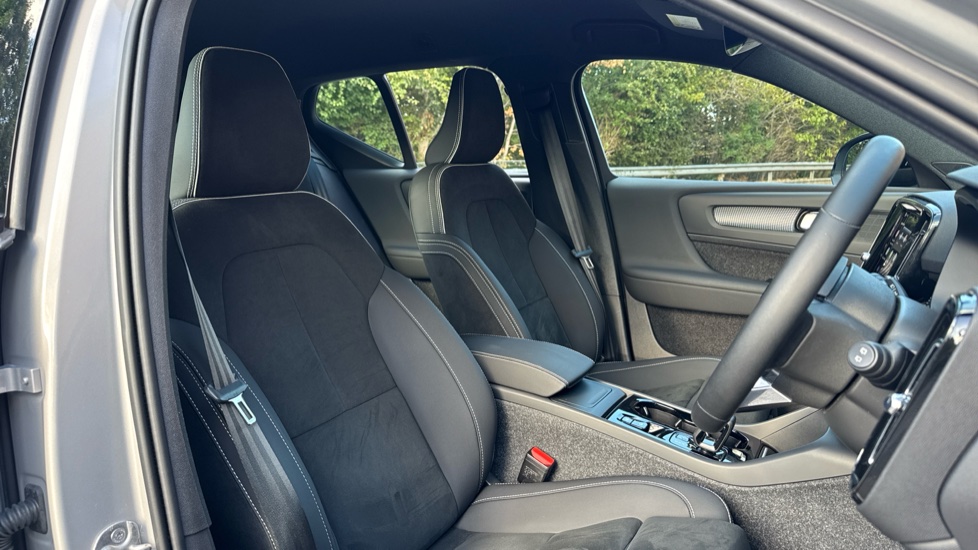 Volvo XC40 2.0 B4P Plus Dark 5dr Auto Petrol Estate - Image 34