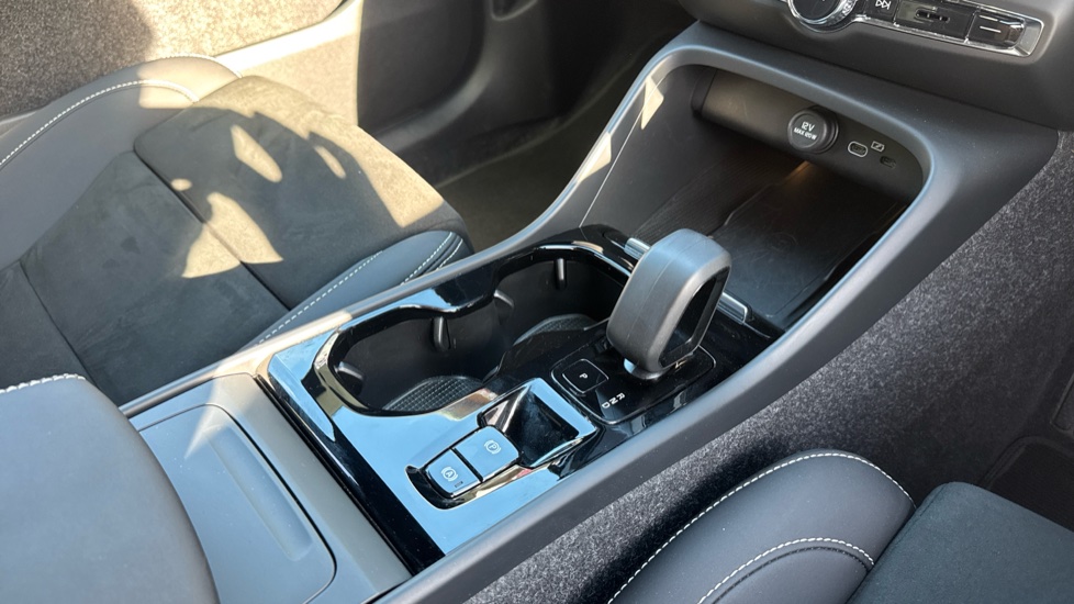 Volvo XC40 2.0 B4P Plus Dark 5dr Auto Petrol Estate - Image 47