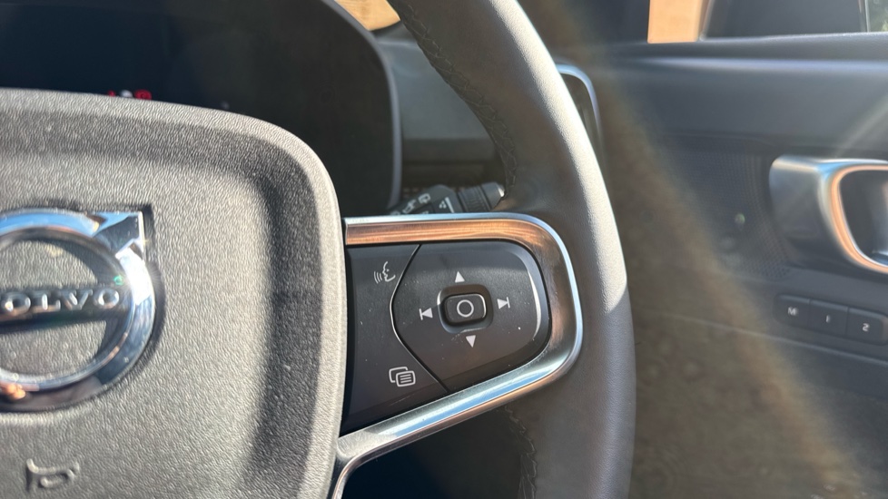 Volvo XC40 2.0 B4P Plus Dark 5dr Auto Petrol Estate - Image 50