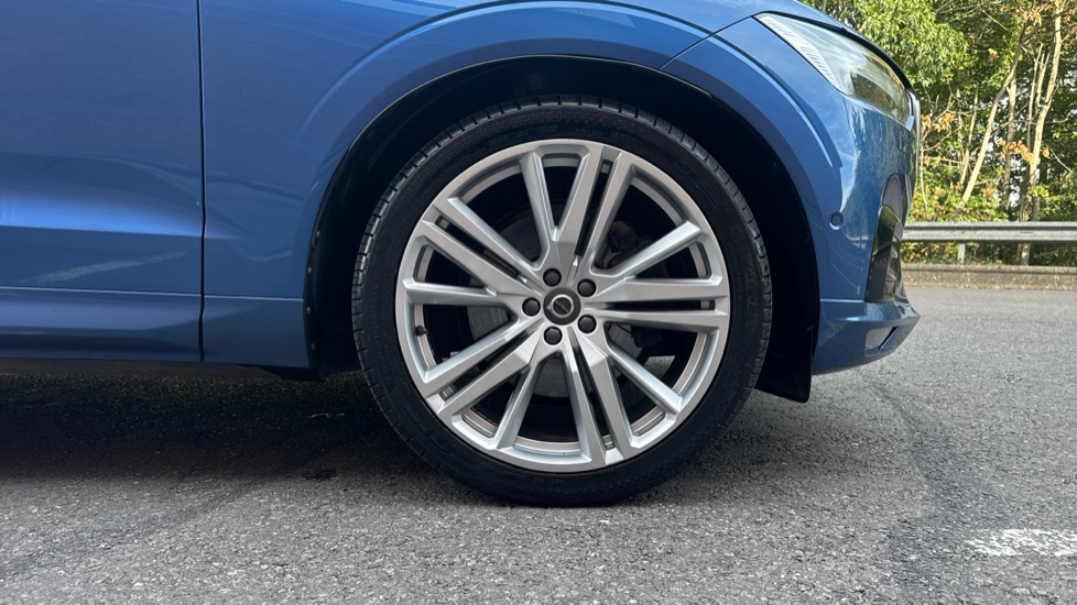 Volvo XC60 2.0 T5 [250] R DESIGN Pro 5dr AWD Geartronic Petrol Estate - Image 9