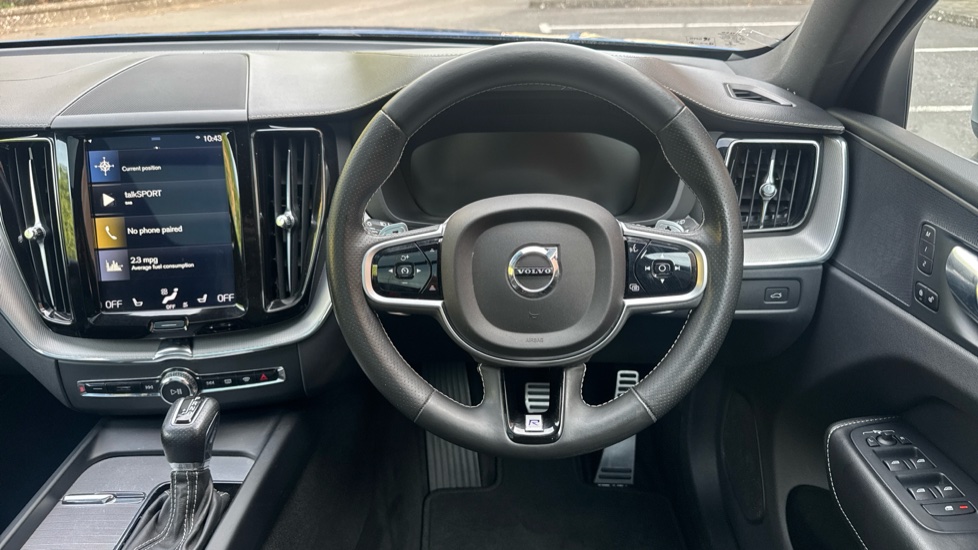 Volvo XC60 2.0 T5 [250] R DESIGN Pro 5dr AWD Geartronic Petrol Estate - Image 10