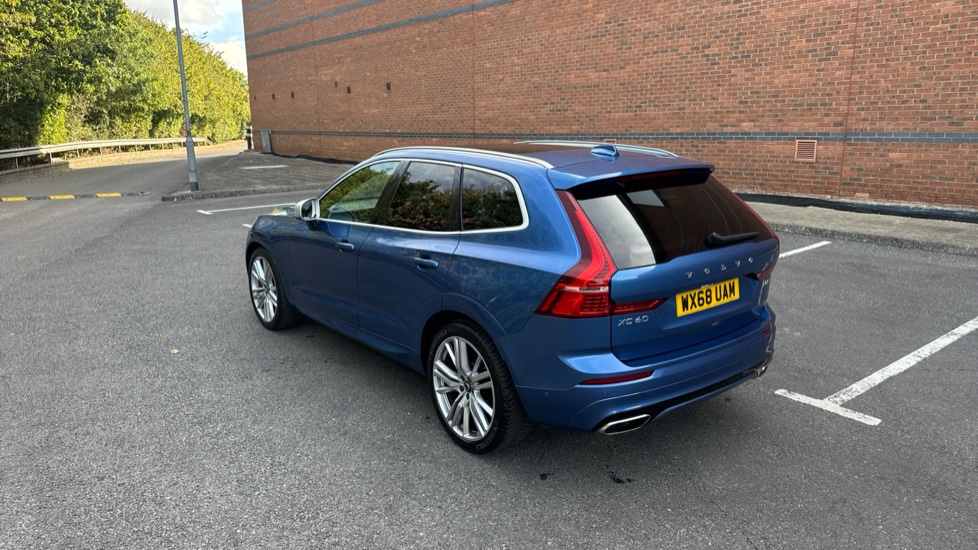 Volvo XC60 2.0 T5 [250] R DESIGN Pro 5dr AWD Geartronic Petrol Estate - Image 17