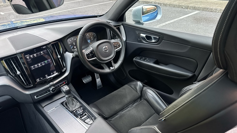 Volvo XC60 2.0 T5 [250] R DESIGN Pro 5dr AWD Geartronic Petrol Estate - Image 25