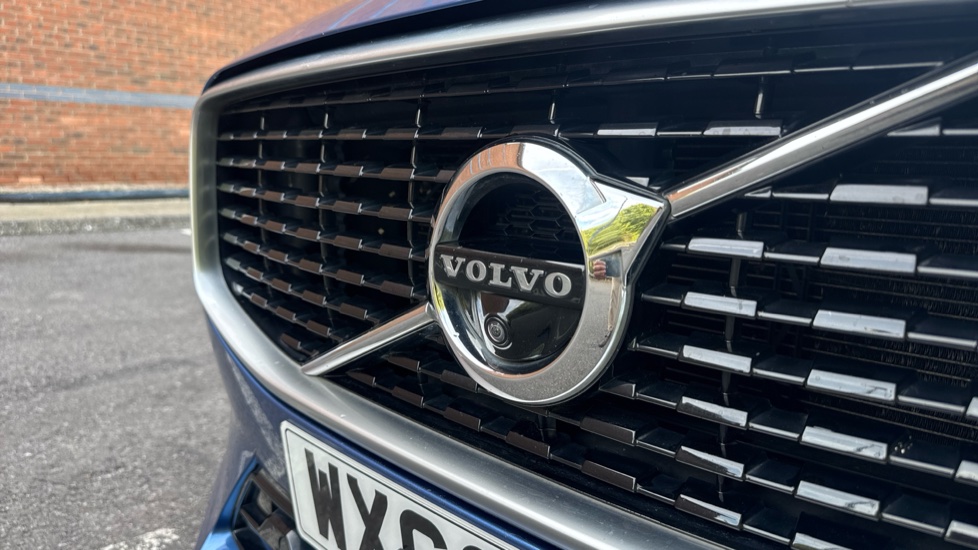 Volvo XC60 2.0 T5 [250] R DESIGN Pro 5dr AWD Geartronic Petrol Estate - Image 30