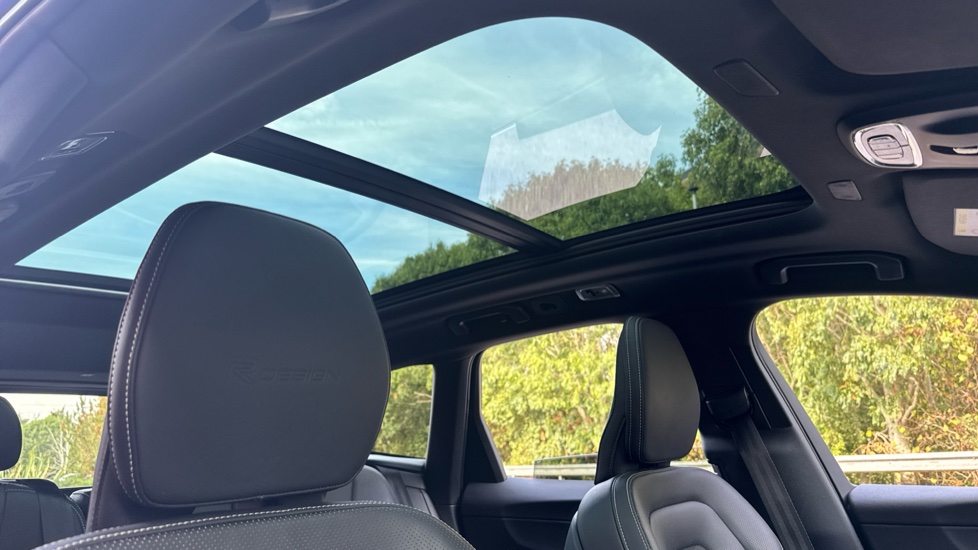 Volvo XC60 2.0 T5 [250] R DESIGN Pro 5dr AWD Geartronic Petrol Estate - Image 36