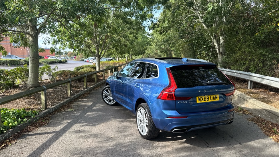 Volvo XC60 2.0 T5 [250] R DESIGN Pro 5dr AWD Geartronic Petrol Estate - Image 54