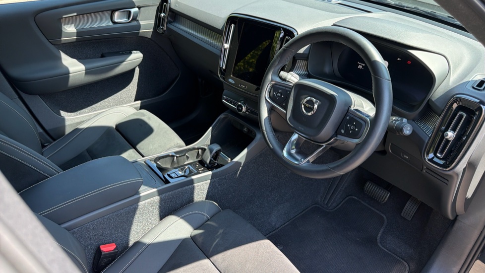 Volvo XC40 2.0 B3P Plus Dark 5dr Auto Petrol Estate - Image 4