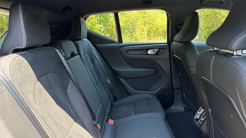 Volvo XC40 2.0 B3P Plus Dark 5dr Auto Petrol Estate - Image 6