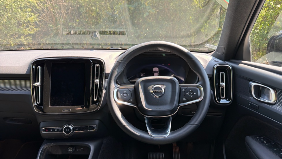Volvo XC40 2.0 B3P Plus Dark 5dr Auto Petrol Estate - Image 10