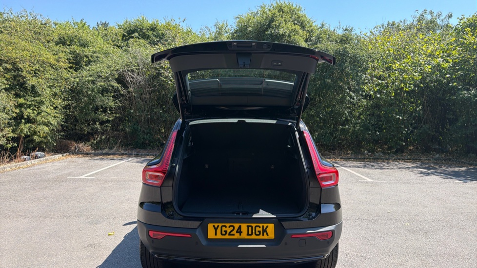 Volvo XC40 2.0 B3P Plus Dark 5dr Auto Petrol Estate - Image 13