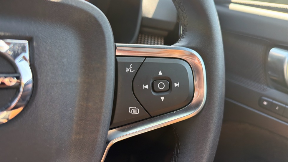 Volvo XC40 2.0 B3P Plus Dark 5dr Auto Petrol Estate - Image 21