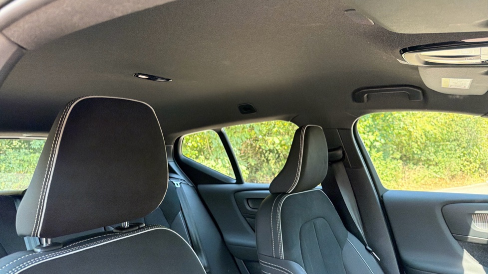 Volvo XC40 2.0 B3P Plus Dark 5dr Auto Petrol Estate - Image 30