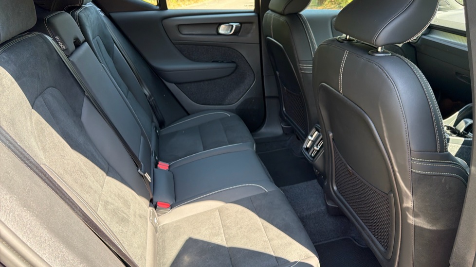 Volvo XC40 2.0 B3P Plus Dark 5dr Auto Petrol Estate - Image 32