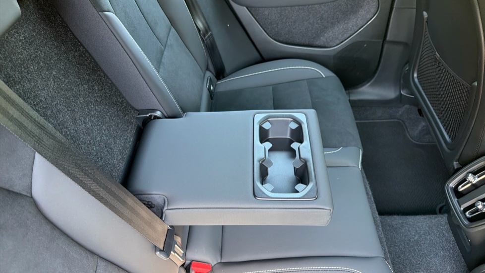 Volvo XC40 2.0 B3P Plus Dark 5dr Auto Petrol Estate - Image 33