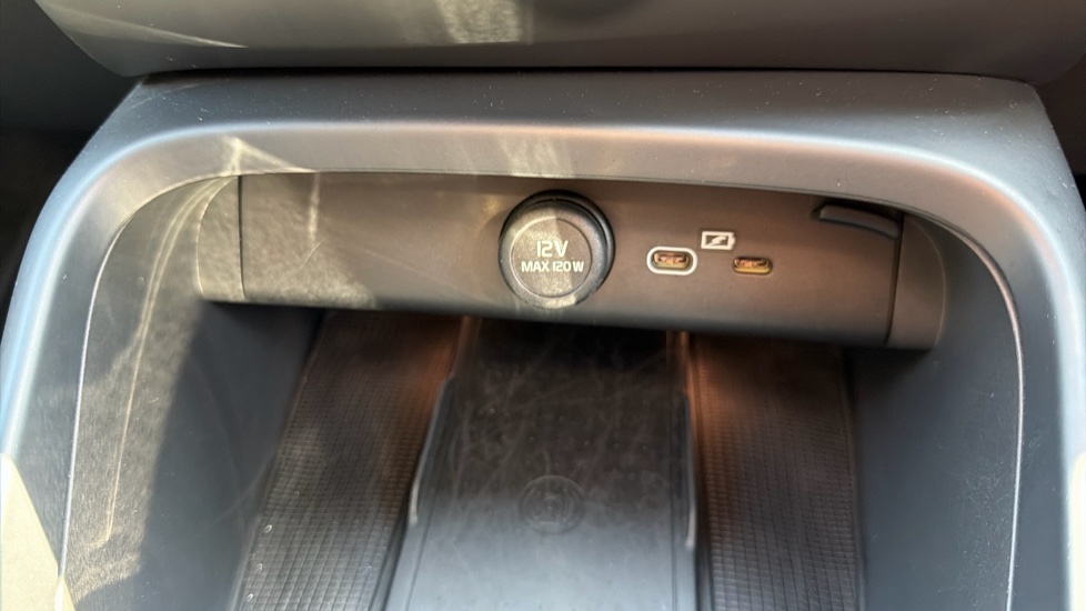 Volvo XC40 2.0 B3P Plus Dark 5dr Auto Petrol Estate - Image 36