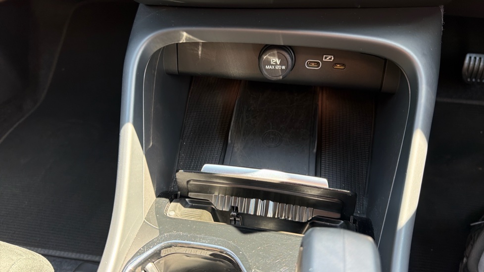 Volvo XC40 2.0 B3P Plus Dark 5dr Auto Petrol Estate - Image 38